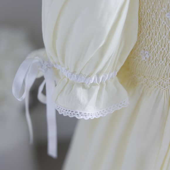 Strasburg Dress Heirloom Hand-Smocked Yellow size 4/5 Special Occasion - Picture 5 of 8